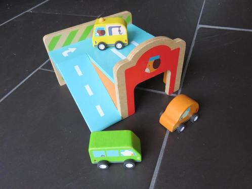 Houten mini garage met drie auto’s, Djeco., Kinderen en Baby's, Speelgoed | Houten speelgoed, Zo goed als nieuw, Overige typen