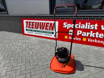 Husqvarna zweefmaaier met Honda benzine motor  beschikbaar voor biedingen