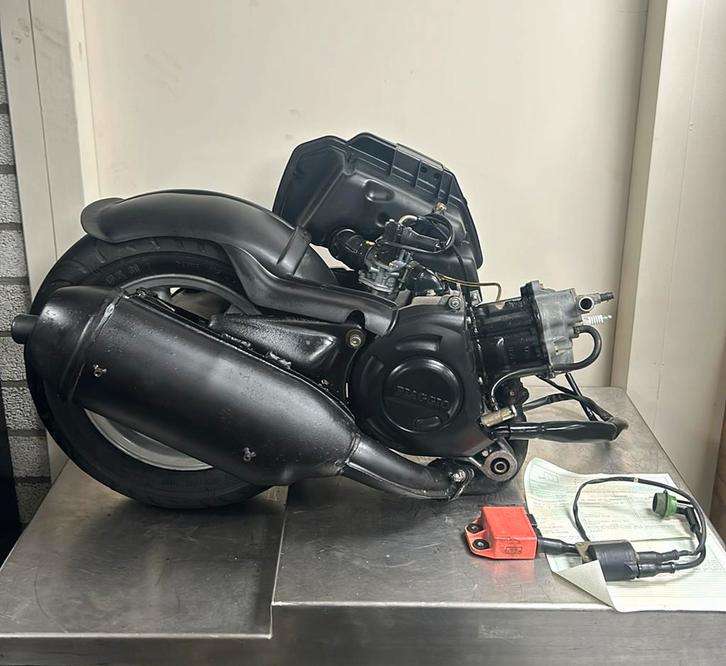 Piaggio hexagon 150cc motorblok. Plug & play papieren 2takt, Fietsen en Brommers, Brommeronderdelen | Scooters, Zo goed als nieuw