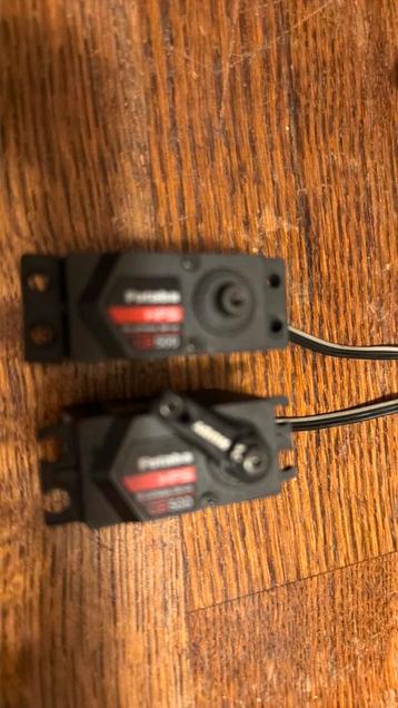 Futaba servos 2 stucks top of the line beschikbaar voor biedingen