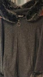 Mooie warme poncho mt XL, Kleding | Dames, Maat 46/48 (XL) of groter, Ophalen of Verzenden, Zo goed als nieuw, Grijs