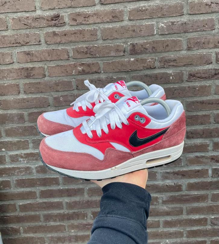 Nike Air Max 1 Essential University Red Black, Kleding | Heren, Schoenen, Zo goed als nieuw, Sneakers of Gympen, Overige kleuren