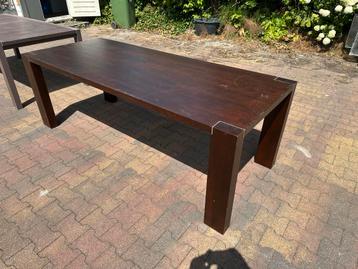 Houten Eettafel / Tuintafel beschikbaar voor biedingen