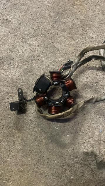 Oud type ontsteking en vliegwiel beschikbaar voor biedingen