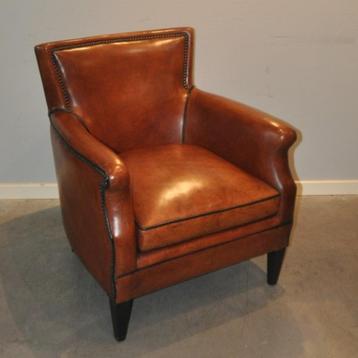 In absolute nieuwstaat schapenleren kleine fauteuil beschikbaar voor biedingen