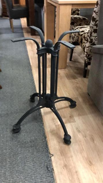 Bistro tafel onderstel beschikbaar voor biedingen