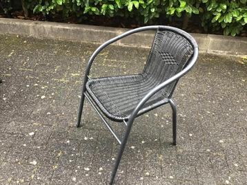 15 stapel stoelen beschikbaar voor biedingen