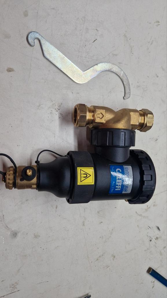 lucht en vuilafscheider of tapwaterpomp grundfos / Itho, Doe-het-zelf en Verbouw, Verwarming en Radiatoren, Nieuw, Overige typen