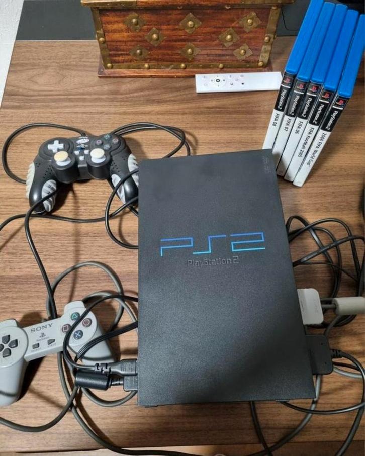 PS2 Slim Zwart + Controllers + Games (FIFA), Spelcomputers en Games, Spelcomputers | Sony PlayStation 2, Gebruikt, Slim, Zwart