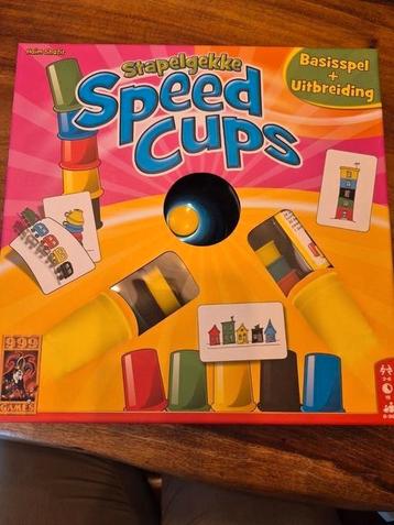 Stapelgekke Speed Cups – Basisspel + Uitbreiding (999 Games) beschikbaar voor biedingen