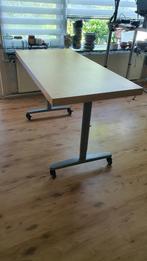 Eettafel | Bureau tafel | Op Wielen | 140 x 65, Ophalen, In hoogte verstelbaar, Gebruikt, Bureau