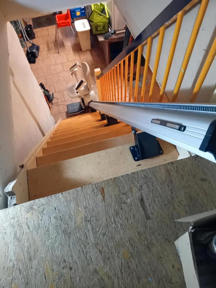 Z.G.O.H. MOOIE TRAPLIFT voor rechte trap15 treden,rail 4,20m, Diversen, Trapliften, Zo goed als nieuw, Ophalen