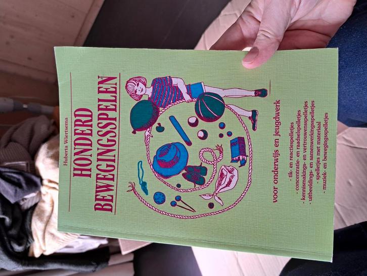 H. Wiertsema - Honderd bewegingsspelen, Boeken, Wetenschap, Zo goed als nieuw, Sociale wetenschap, Ophalen of Verzenden
