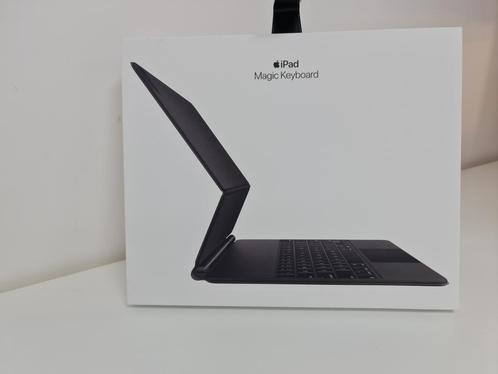 Magic Keyboard 12.9 iPad Pro (3/4/5/6th gen) - Czech, Computers en Software, Tablet-hoezen, Nieuw, Bescherming voor- en achterkant