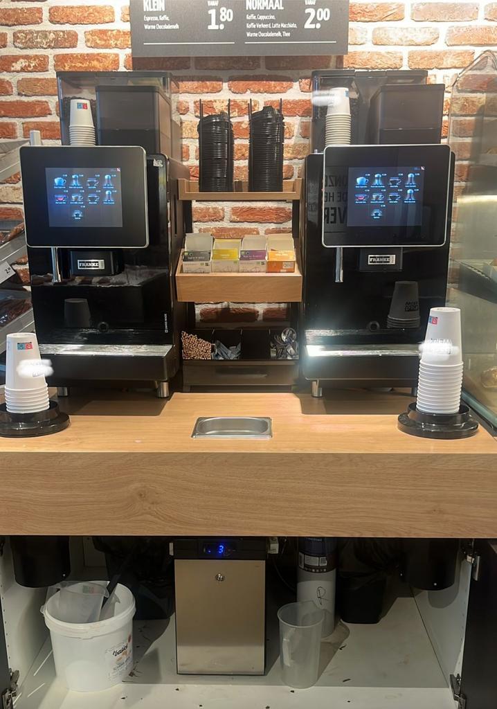 Goed onderhouden Franke A600 koffiemachines met koelkasten, Witgoed en Apparatuur, Koffiezetapparaten, Koffiemachine, 10 kopjes of meer