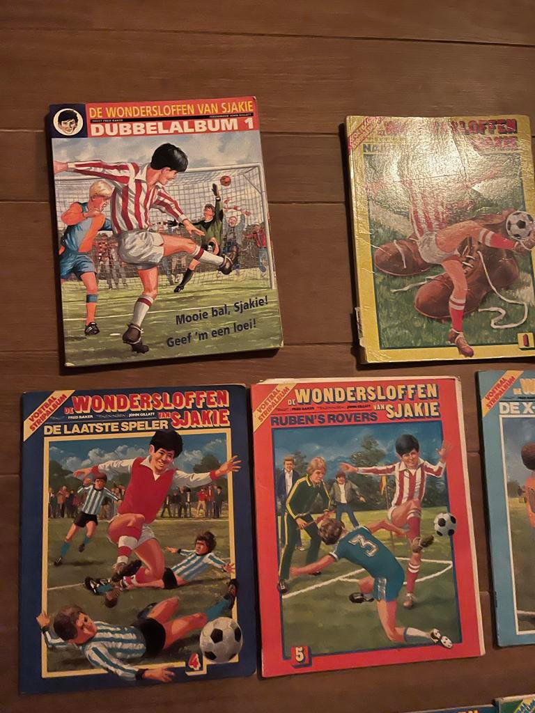 Oude Wondersloffen van Sjakie stripboeken - 18 edities, Meerdere stripboeken, Ophalen of Verzenden, Gelezen