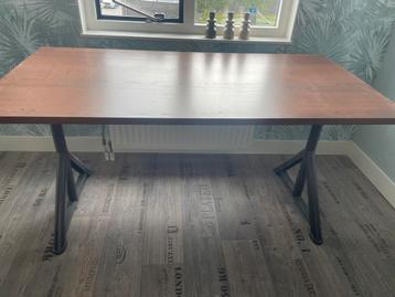 Bureau + bureaustoel Ikea