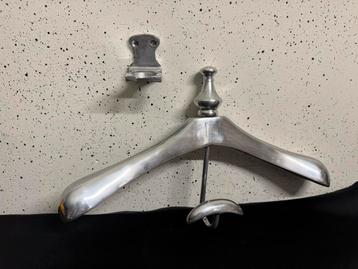 Art Deco Riviera Maison Aluminium Kapstok beschikbaar voor biedingen