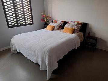 Boxspring 180 x 200 7 jaar oud beschikbaar voor biedingen