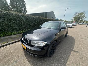 BMW 1-serie 118i 2.0 2009 5DR zwart 