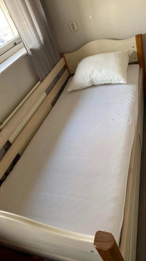 Heel net Disneybed met 2 grote opberglades onder het bed, Huis en Inrichting, Slaapkamer | Bedden, Zo goed als nieuw, Eenpersoons