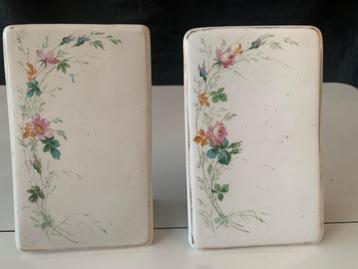 2 antieke porseleinen menu stands beschikbaar voor biedingen