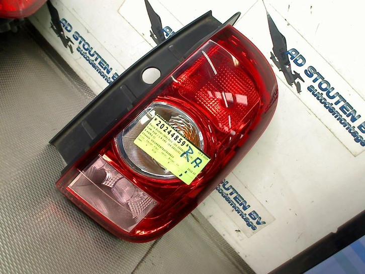 Achterlicht Rechts Dacia Duster (HS) 2012 11C181, Auto-onderdelen, Verlichting, Dacia, Gebruikt