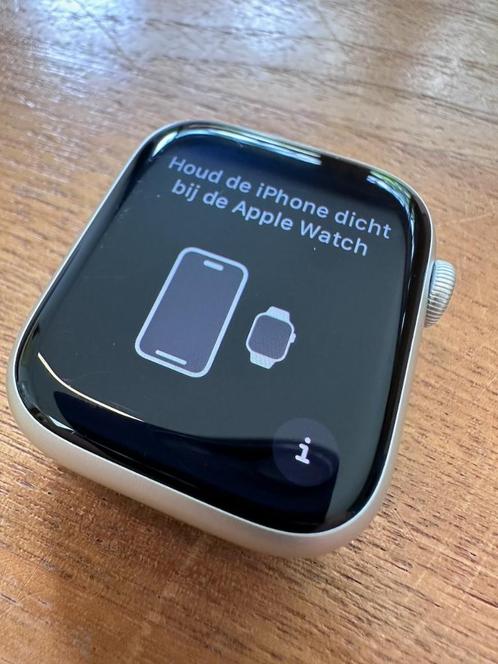 Apple Watch Series 8 45mm Silver Aluminium GPS A2771 – IZGS, Sieraden, Tassen en Uiterlijk, Smartwatches, Zo goed als nieuw, iOS