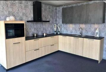 Keuken hoekopstelling incl apparatuur beschikbaar voor biedingen