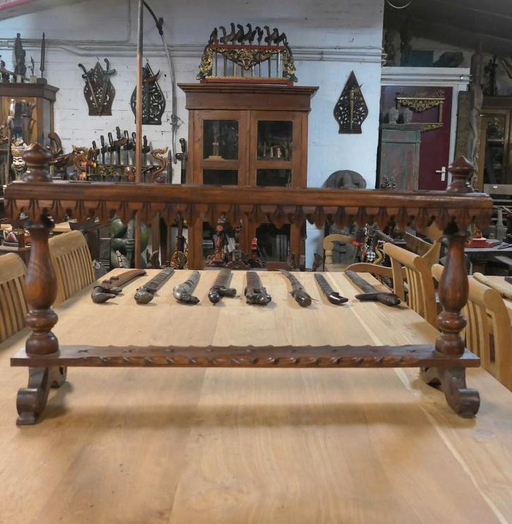 Ploncon Keris, houder voor 9 Kerissen PQ9 Kris standaard rek, Antiek en Kunst, Kunst | Niet-Westerse kunst, Ophalen of Verzenden
