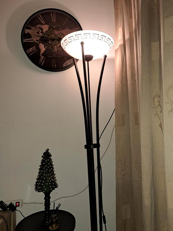 Mooie Staande Lamp - Griekse Stijl, Huis en Inrichting, Lampen | Vloerlampen, Ophalen