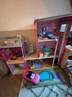 Barbie poppenhuis + Barbie’s en accessoires, Kinderen en Baby's, Speelgoed | Poppenhuizen, Ophalen, Zo goed als nieuw, Poppenhuis