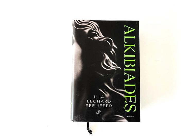 Boek Alkibiades Ilja Leonard Pfeijffer, 2024, Boeken, Historische romans, Zo goed als nieuw, Ophalen of Verzenden