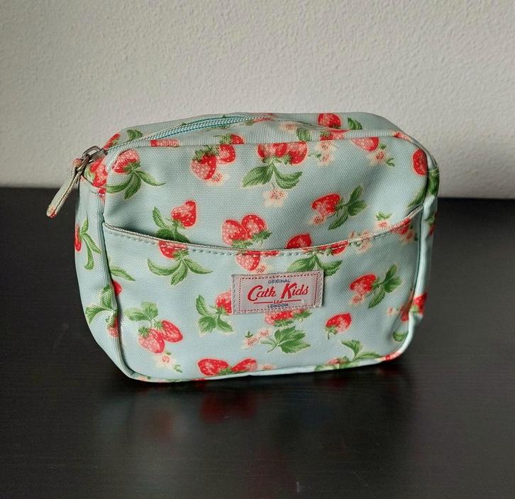 CATH KIDSTON toilettasje zeegroen met aardbeitjes 🍓, Sieraden, Tassen en Uiterlijk, Toilettassen, Zo goed als nieuw, Groen, Ophalen of Verzenden