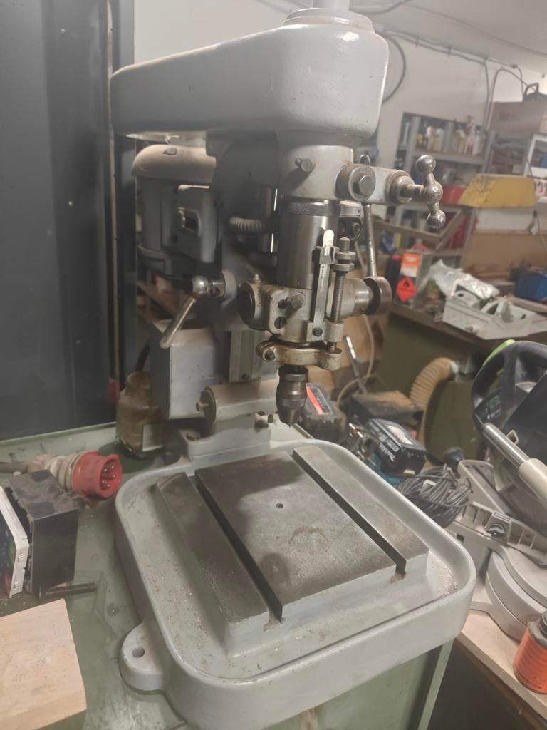 Kolomboormachine

Webo, Ophalen, Gebruikt