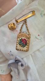 Antiek Parfumflesje Broche, Gebruikt, Minder dan 4 cm, Ophalen of Verzenden, Goud