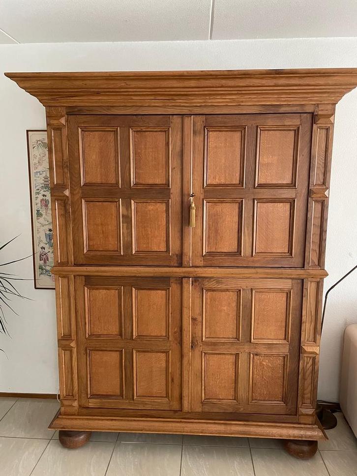 Unieke, handgemaakte grote kast van massief kerkhout, Antiek en Kunst, Antiek | Meubels | Kasten, Ophalen