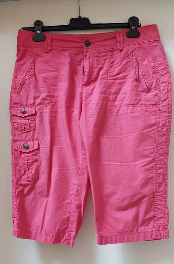 Roze korte broek beschikbaar voor biedingen