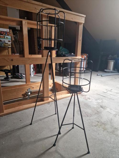 Set van 2 Zwarte Metalen Kandelaars, Huis en Inrichting, Woonaccessoires | Kandelaars en Kaarsen, Gebruikt, Kandelaar, 50 tot 75 cm