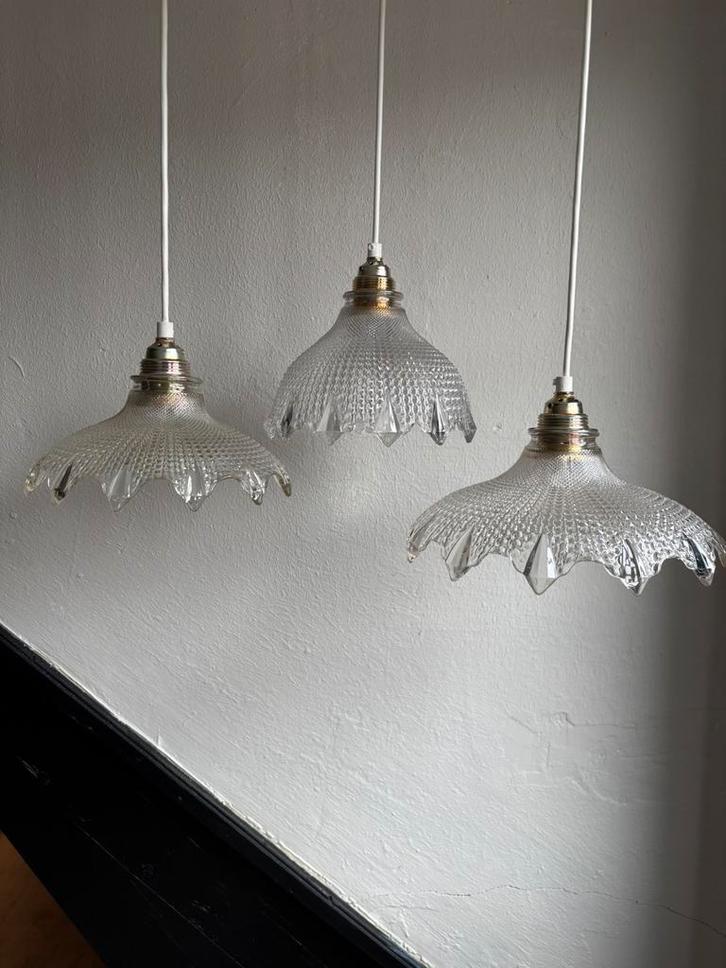 Vintage 3 Franse holophane teardrop glazen hanglampen glas, Huis en Inrichting, Lampen | Hanglampen, Zo goed als nieuw, Minder dan 50 cm