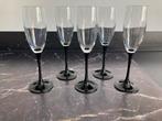5 Champagne Glazen met Zwarte Voet, Antiek en Kunst, Antiek | Glas en Kristal, Ophalen of Verzenden