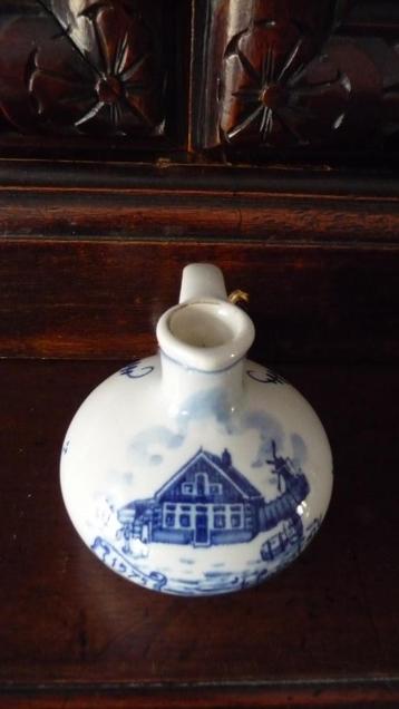 Delfts blauw flesje van Bols beschikbaar voor biedingen