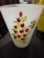 Witte vaas met bloemen lydia de loos, Huis en Inrichting, Woonaccessoires | Vazen, Ophalen, Gebruikt, Wit, Glas