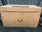 ANTIEKE FRANSE LINGERIE KIST MET LADES, Ophalen