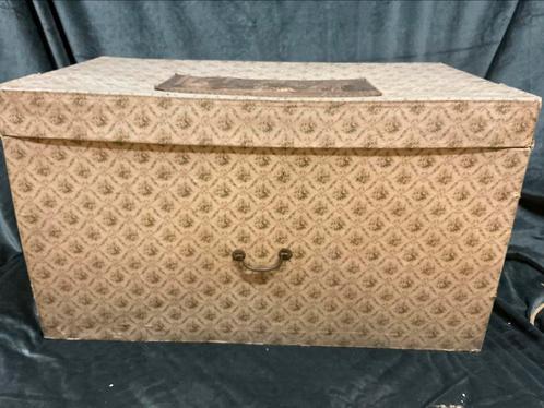 ANTIEKE FRANSE LINGERIE KIST MET LADES, Antiek en Kunst, Curiosa en Brocante, Ophalen