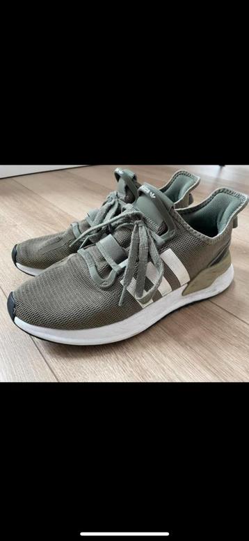 Adidas Sneakers beschikbaar voor biedingen