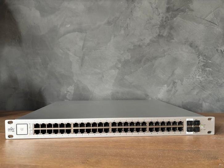 Unifi 48 Poorts 500W POE Switch, Computers en Software, Netwerk switches, Zo goed als nieuw, Ophalen of Verzenden