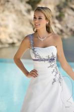 Trouwjurk 38/40 met paars kant, Ophalen of Verzenden, Zo goed als nieuw, Wit, Trouwjurk