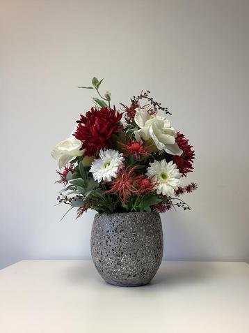 Mooi vol chrysanten/amarillys stuk in stenen pot 65 hoog beschikbaar voor biedingen