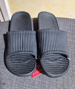 Nieuwe zwart sloffen maat 37. Binnenzool max 23.5 cm, Zwart, Nieuw, Ophalen of Verzenden, Pantoffels of Sloffen